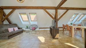 Rooftop proprety with Large Terrace & Stunning Views - Brașov