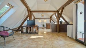 Rooftop proprety with Large Terrace & Stunning Views - Brașov