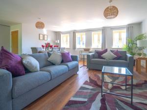 Pass the Keys The Stables Stylish cottage with hot tub and parking