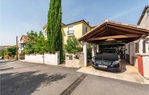 2 Bedroom Gorgeous Apartment In Zadar