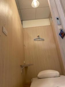 Phòng Đơn Tiêu Chuẩn Với Phòng Tắm Chung (Standard Single Room with Shared Bathroom)