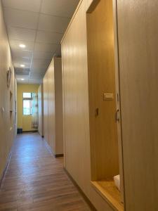 Phòng Đơn Tiêu Chuẩn Với Phòng Tắm Chung (Standard Single Room with Shared Bathroom)