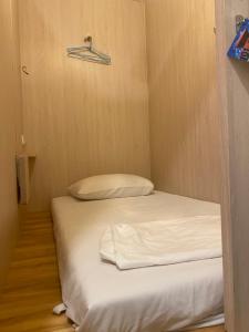 Phòng Đơn Tiêu Chuẩn Với Phòng Tắm Chung (Standard Single Room with Shared Bathroom)
