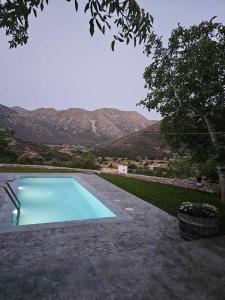 Patriko-Cozy villa on the foot of the mountains