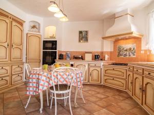 Maisons de vacances Holiday Home Villa Gaia - LLI130 by Interhome : photos des chambres