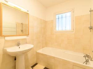 Maisons de vacances Holiday Home La Lette II Albizzias - CON171 by Interhome : photos des chambres