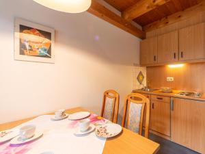 Apartment Am Hohen Bogen-5 by Interhome