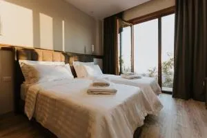 Hotel Kroi near castle entrance castle and town view - Rinas