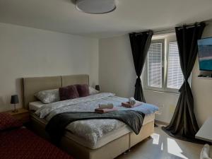Labi's Seaview Apartments 