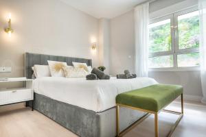 Apartment with parking, gym & terrace by REMS