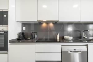 Apartment with parking, gym & terrace by REMS