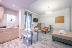 Sunny studio with Starlight balcony