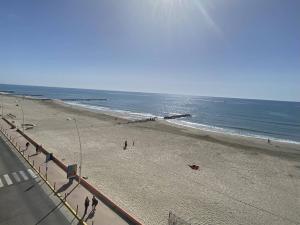 Appartements Palavas : T2 Cabine en Front de Mer avec Balcon et Parking, Proche Centre et Commerces - FR-1-559-11 : photos des chambres