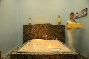 Hotels Domaine Riberach - Restaurant etoile - Spa - Piscine naturelle - Vignoble bio : photos des chambres