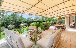 Maisons de vacances Nice home in Montauroux with Outdoor swimming pool, WiFi and 3 Bedrooms : photos des chambres