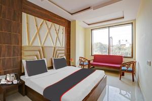 Capital O Mt Corporate Stays Near Iskcon Temple Noida