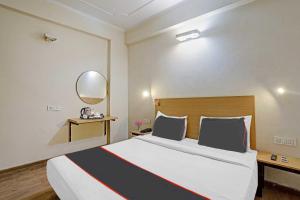 Capital O Mt Corporate Stays Near Iskcon Temple Noida