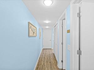 Holiday Surf and Racquet Unit 117