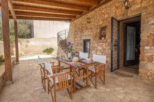 Trullo, con giardino privato, a pochi mt dal mare
