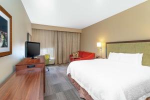 King Room with Sofa Bed and Study - Non-Smoking room in Hampton Inn Chattanooga/Hixson