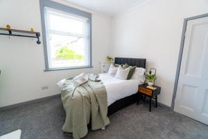 Stylish 3 Bedroom House - Central Location