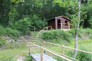 Tentes de luxe LES GRANGES D'ANTAN - le REFUGE FORESTIER - INSOLITE SANS EAU NI ELECTRICITE : photos des chambres