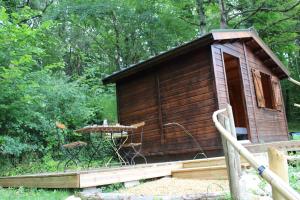 Tentes de luxe LES GRANGES D'ANTAN - le REFUGE FORESTIER - INSOLITE SANS EAU NI ELECTRICITE : photos des chambres