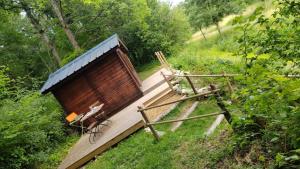 Tentes de luxe LES GRANGES D'ANTAN - le REFUGE FORESTIER - INSOLITE SANS EAU NI ELECTRICITE : photos des chambres