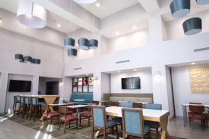 Hampton Inn and Suites DallasLewisville-Vista Ridge Mall