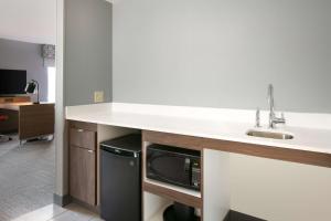 King Room with Sofa Bed - Non-Smoking room in Hampton Inn Dubuque