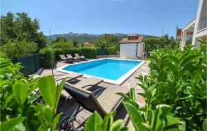 Stunning Home In Dugopolje