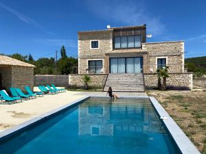 Villas Mas Piralet Ardeche en pierre piscine 6*12 pool house equipe : photos des chambres