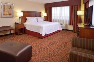 King Corner Room with Sofa Bed - Non-Smoking room in Hampton Inn Frederick