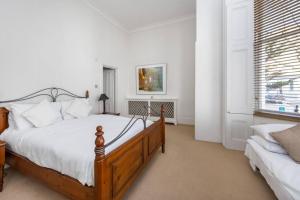 Lexham Gardens 2 Double Bed Garden Flat