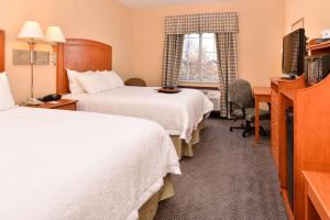 Queen Room with Two Queen Beds - Mobility and Hearing Access/Non-Smoking room in Hampton Inn Grand Island
