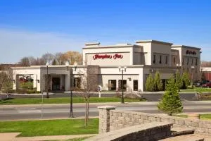 纽约州汉普顿日内瓦酒店 - 塞尼卡福尔斯