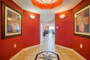 Luxury 4 bedroom Condo - Yacht Club