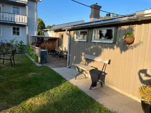 Eget boende i privat uthuslänga - Berga