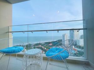 Căn Hộ 3 Phòng Ngủ (Three-Bedroom Apartment)