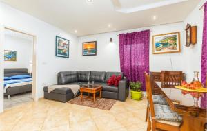 Beautiful Home In Pomer