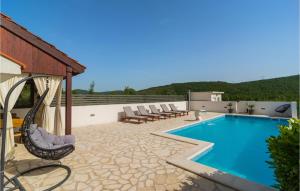 Three-Bedroom Holiday Home In Brstanovo