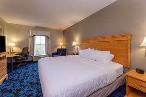 King Room with King Bed - Non-Smoking room in Hampton Inn & Suites Jacksonville Deerwood Park