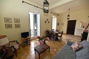 Alassio prima collina ampio appartamento vista mare