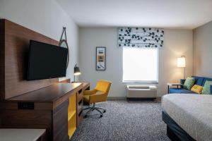 Large King Room - Non-Smoking room in Hampton Inn & Suites Sherman Oaks