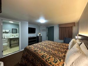 Economy Double Room with Two Double Beds - Non Smoking room in Rodeway Inn & Suites