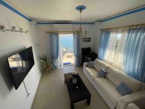 Breathtaking Oceanfront View Home & Private Beach