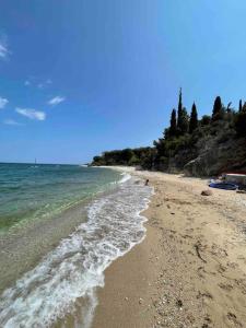 Breathtaking Oceanfront View Home & Private Beach