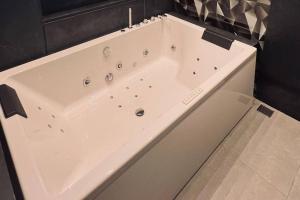 Jumbo Sapphire Luxe,2BHK Chalet with Private Pool & Jacuzzi