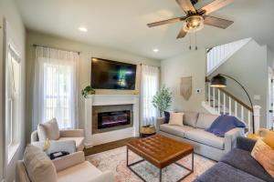 Getaway with Fire Pit 3 Mi to River Arts District!