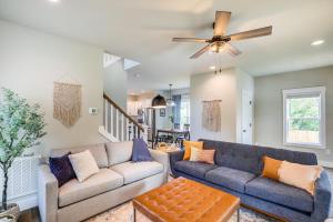 Getaway with Fire Pit 3 Mi to River Arts District!